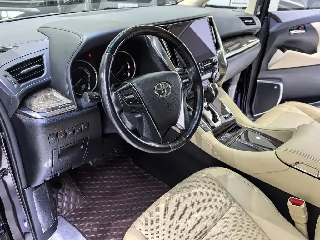 Toyota Vellfire — фото 3