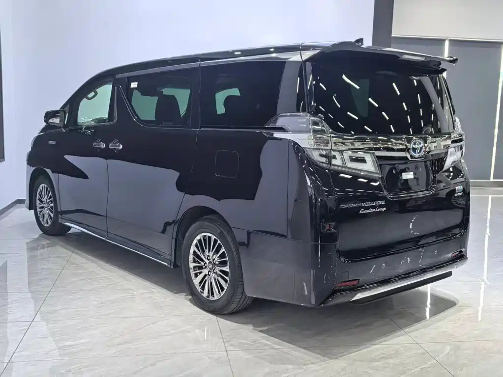 Toyota Vellfire — фото 8