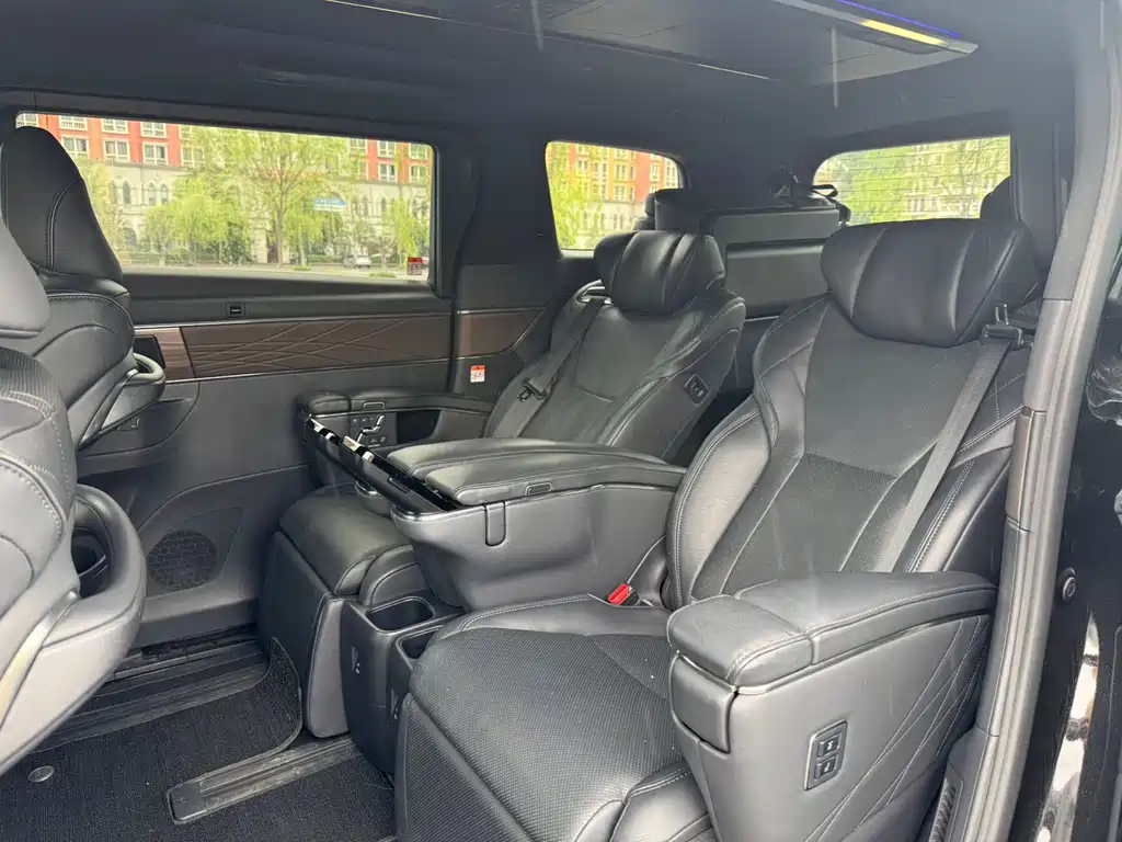 Toyota Vellfire — фото 14