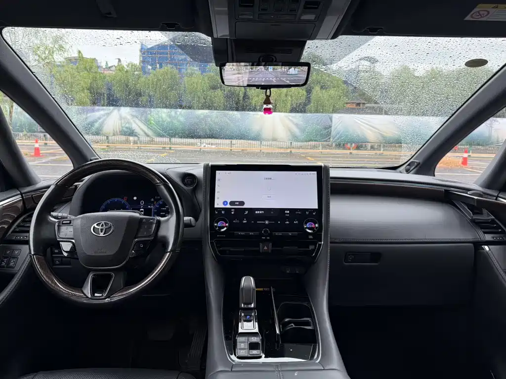 Toyota Vellfire — фото 8