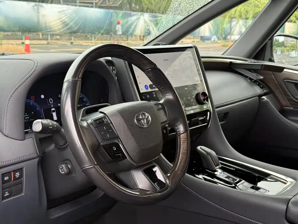 Toyota Vellfire — фото 9