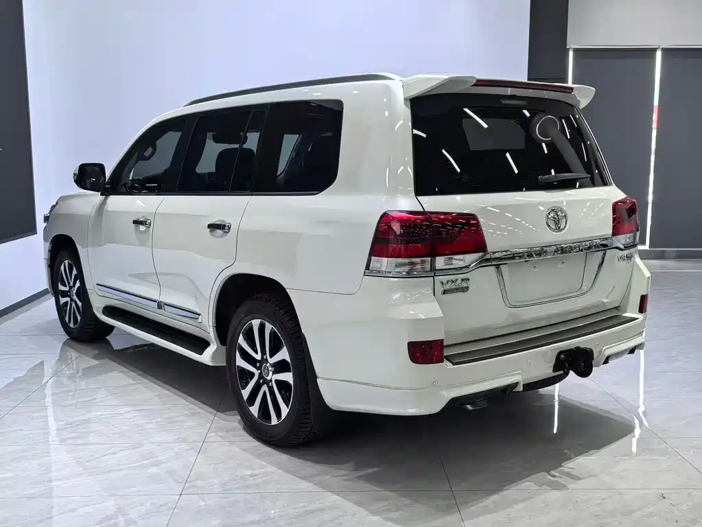 Toyota Land Cruiser — фото 10