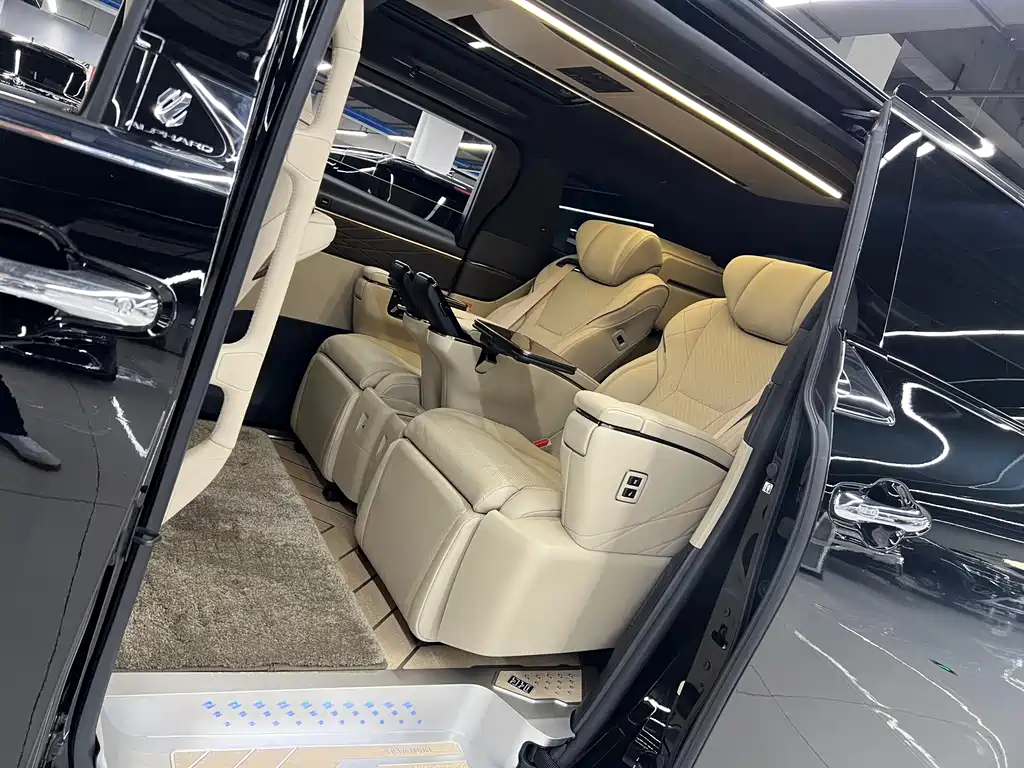 Toyota Alphard — фото 11