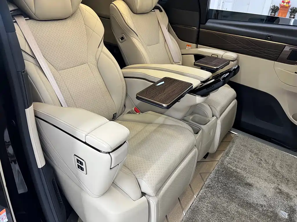 Toyota Alphard — фото 14
