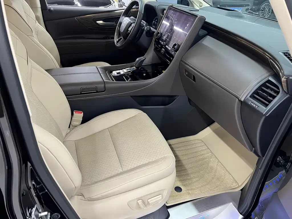 Toyota Alphard — фото 20