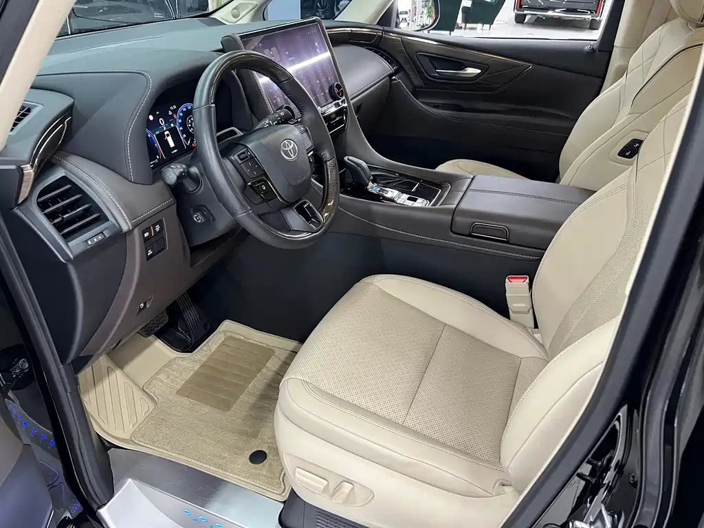 Toyota Alphard — фото 23