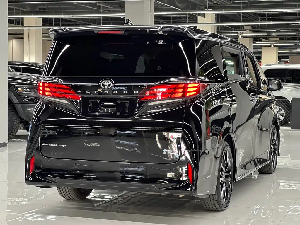 Toyota Alphard — фото 4