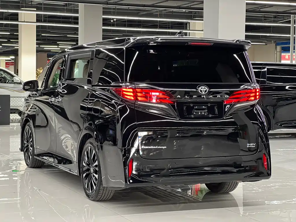 Toyota Alphard — фото 6