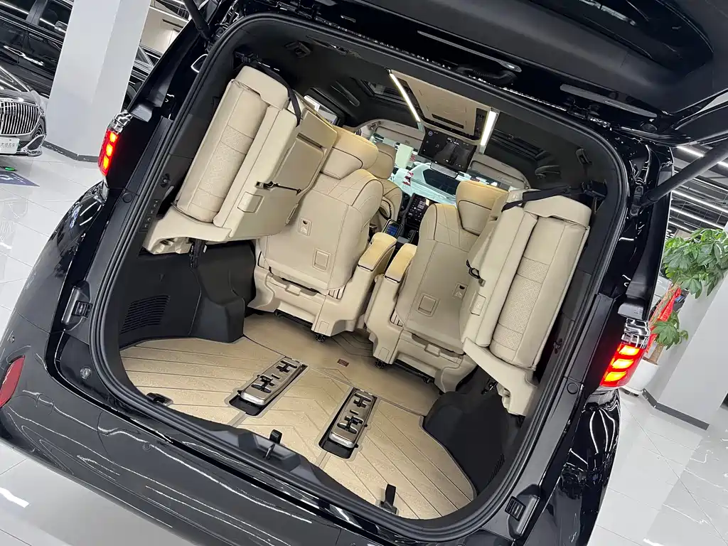 Toyota Alphard — фото 8