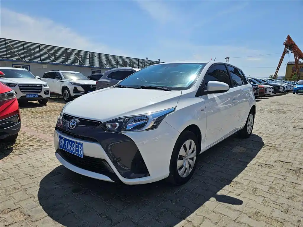 Toyota Yaris L — фото 2