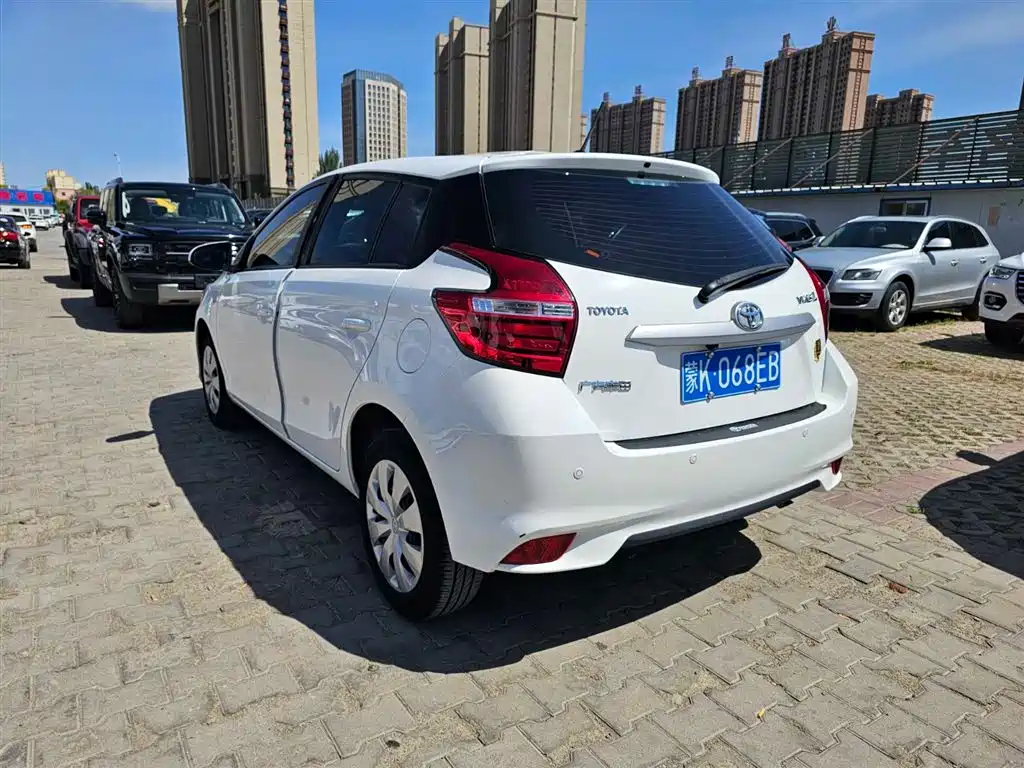 Toyota Yaris L — фото 3