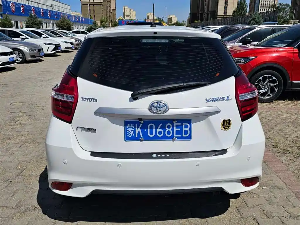 Toyota Yaris L — фото 4