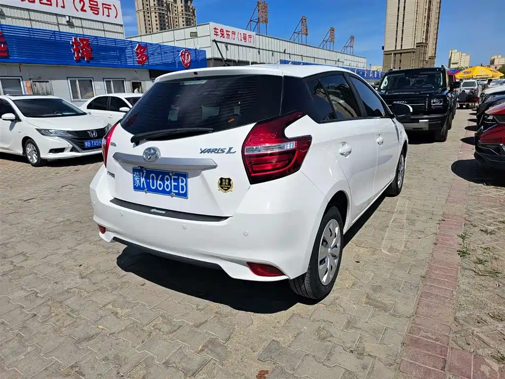 Toyota Yaris L — фото 5