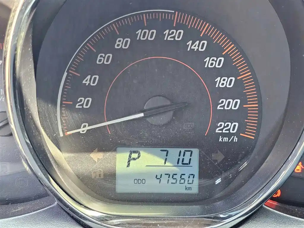 Toyota Yaris L — фото 10