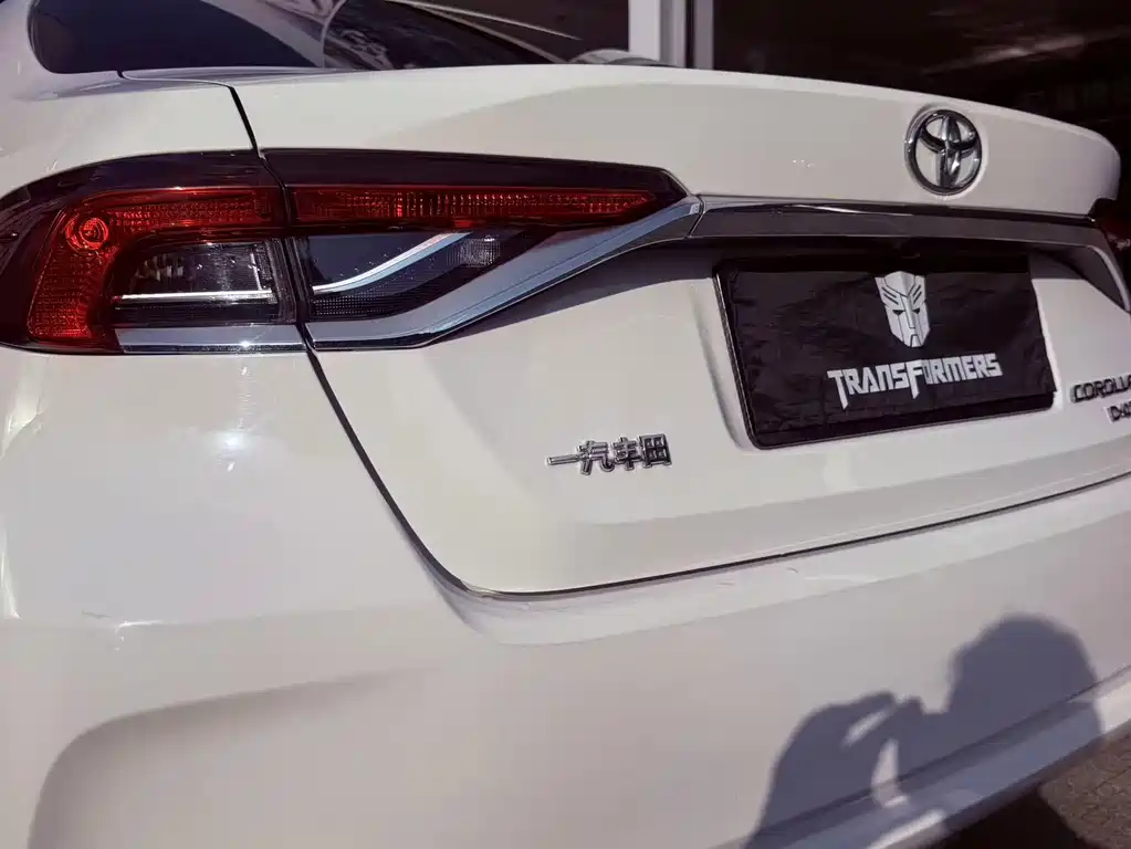 Toyota Corolla — фото 19