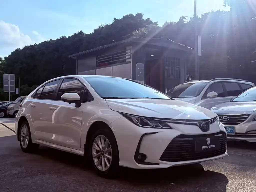 Toyota Corolla — фото 3