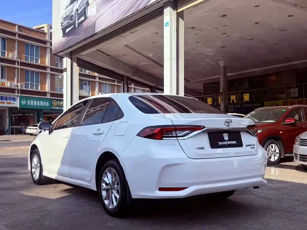 Toyota Corolla — фото 4