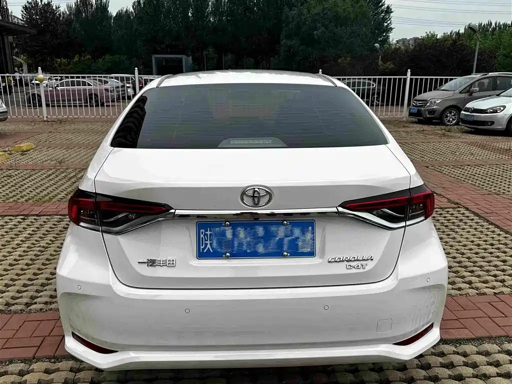 Toyota Corolla — фото 17