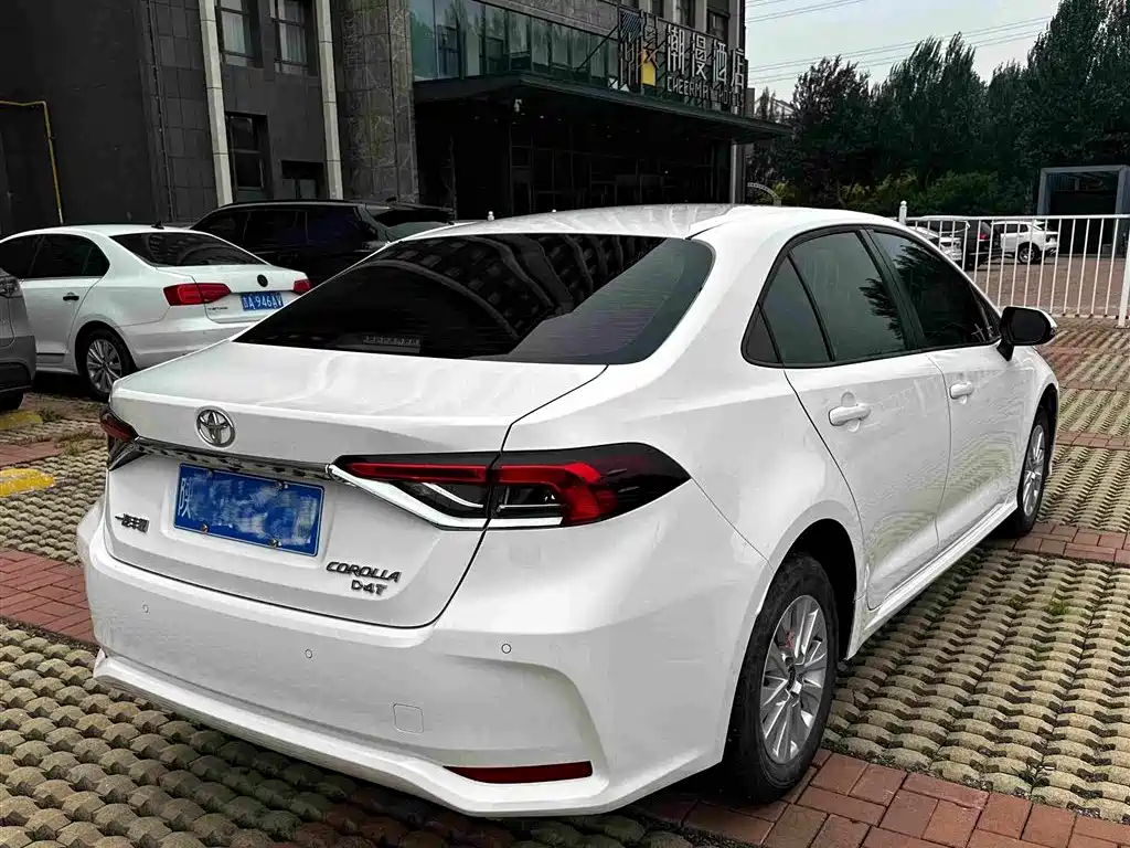 Toyota Corolla — фото 18