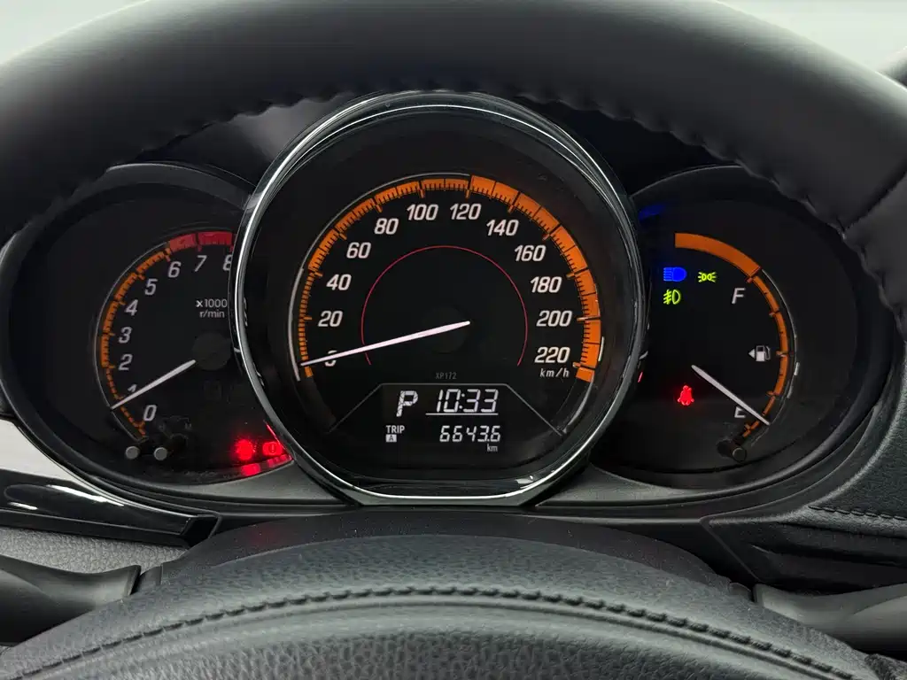 Toyota Yaris L — фото 18