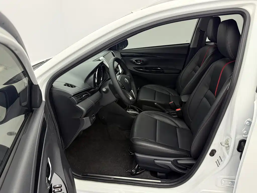Toyota Yaris L — фото 19