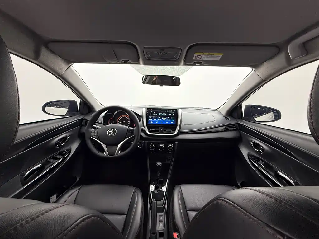 Toyota Yaris L — фото 9