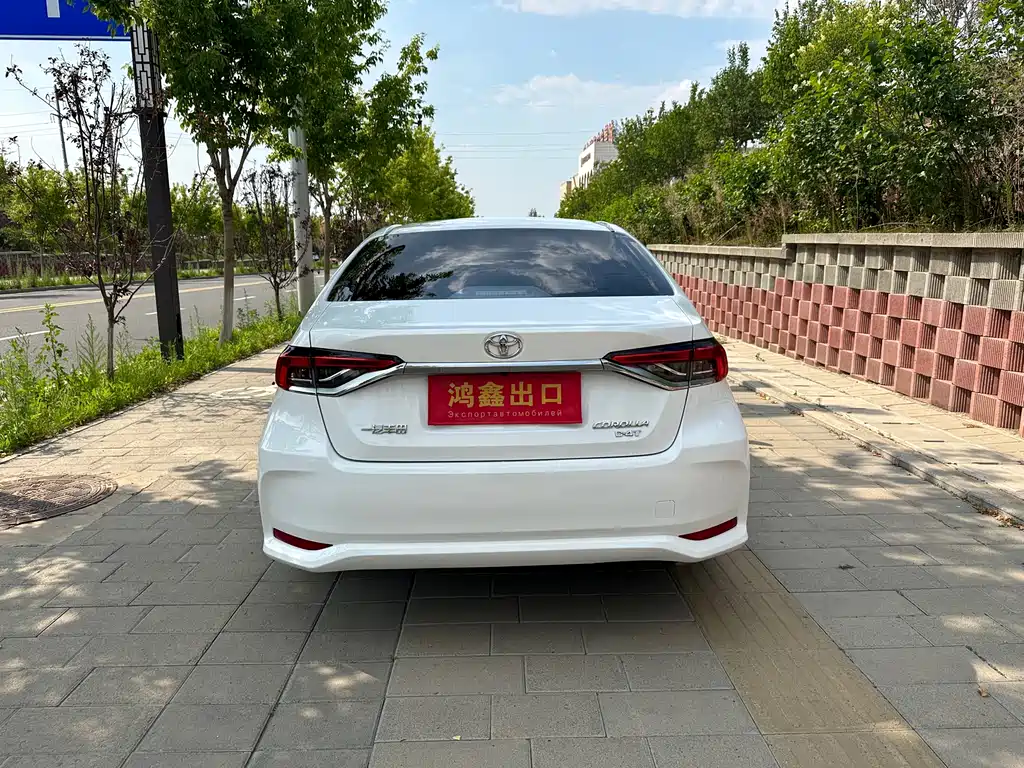 Toyota Corolla — фото 7