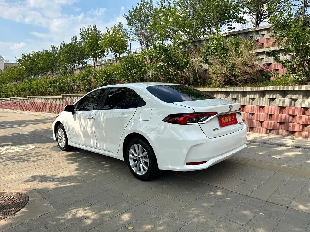 Toyota Corolla — фото 8