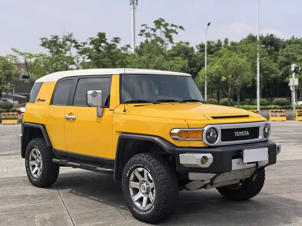 Toyota FJ Cruiser — фото 3