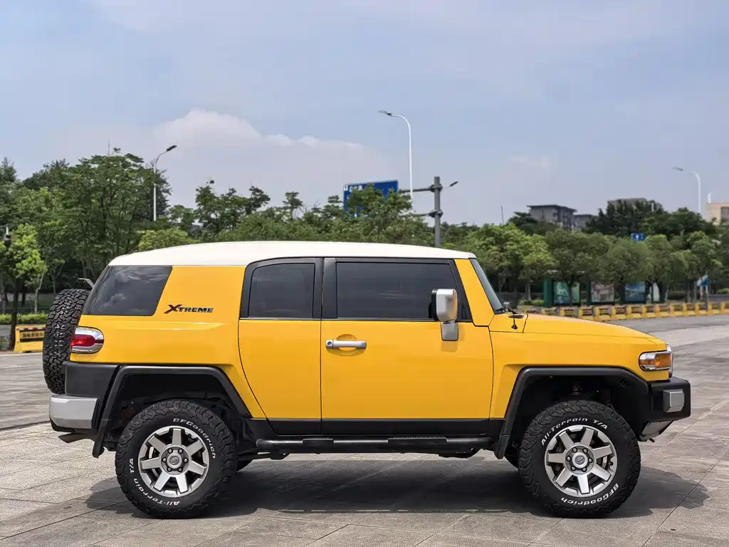 Toyota FJ Cruiser — фото 4
