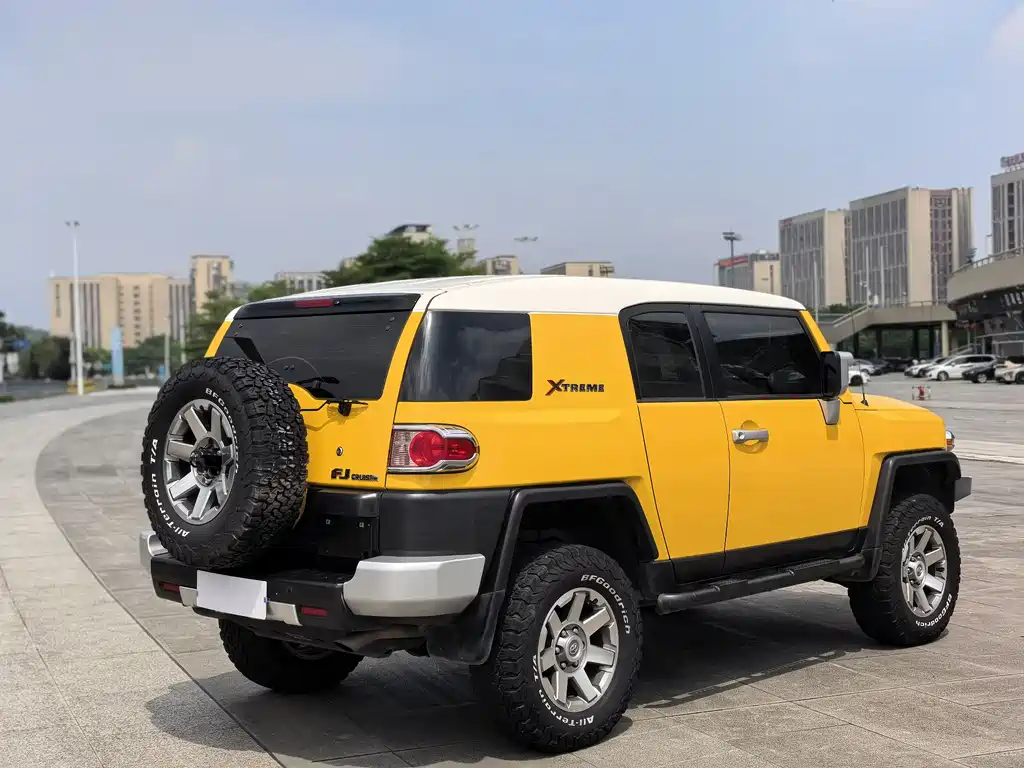 Toyota FJ Cruiser — фото 5