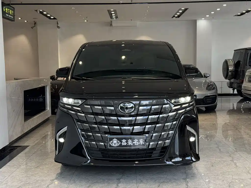 Toyota Alphard — фото 2