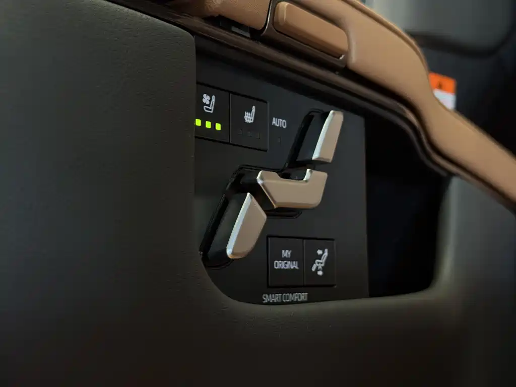 Toyota Alphard — фото 13