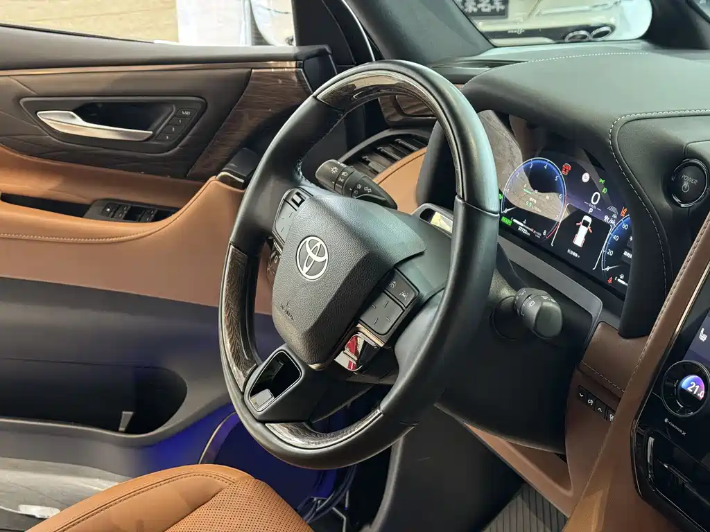 Toyota Alphard — фото 15