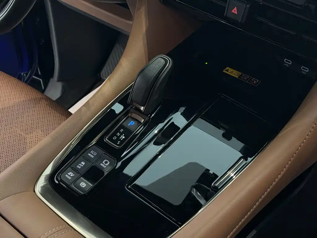 Toyota Alphard — фото 19