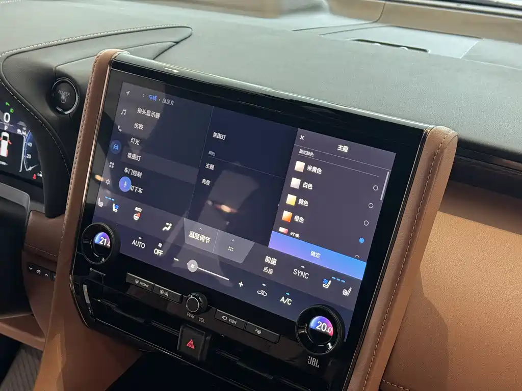 Toyota Alphard — фото 20