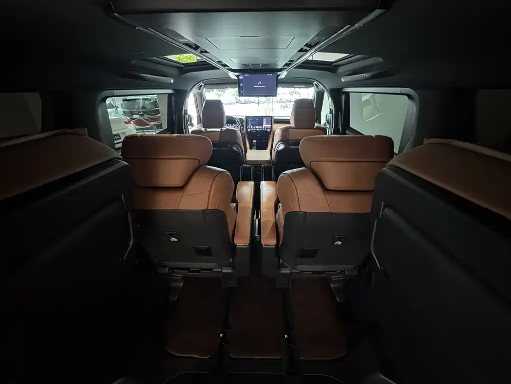 Toyota Alphard — фото 21