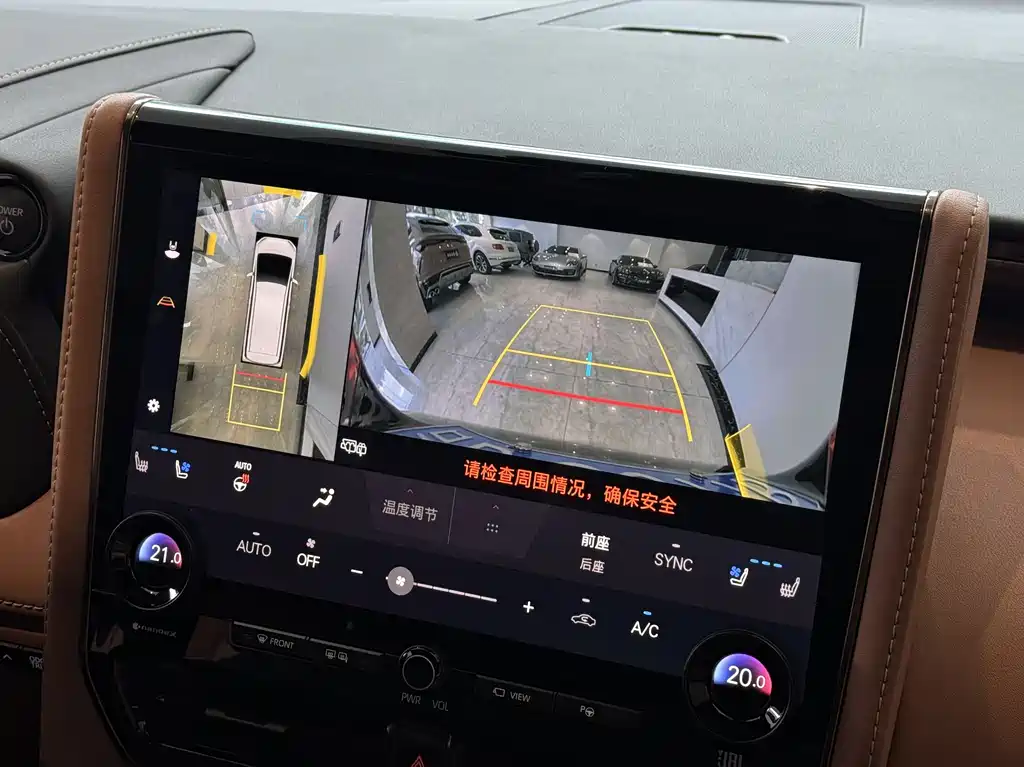 Toyota Alphard — фото 22