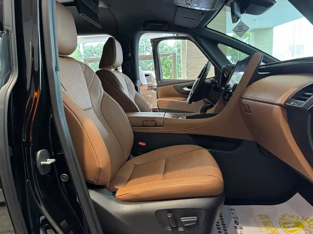 Toyota Alphard — фото 9