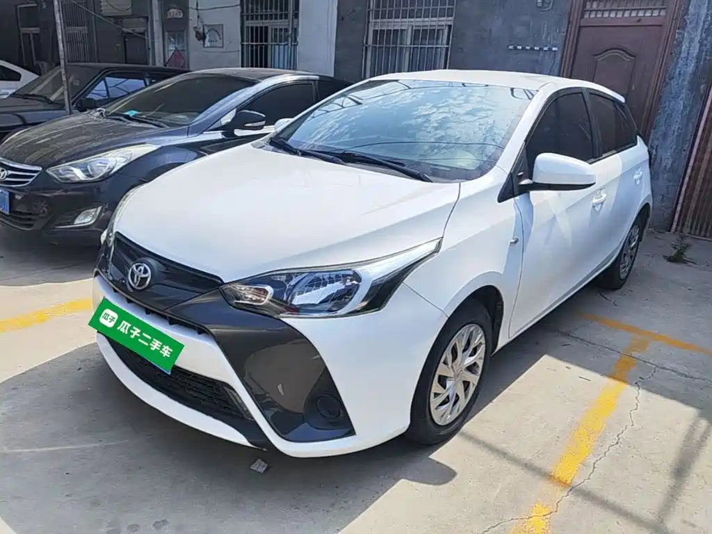 Toyota Yaris L — фото 2