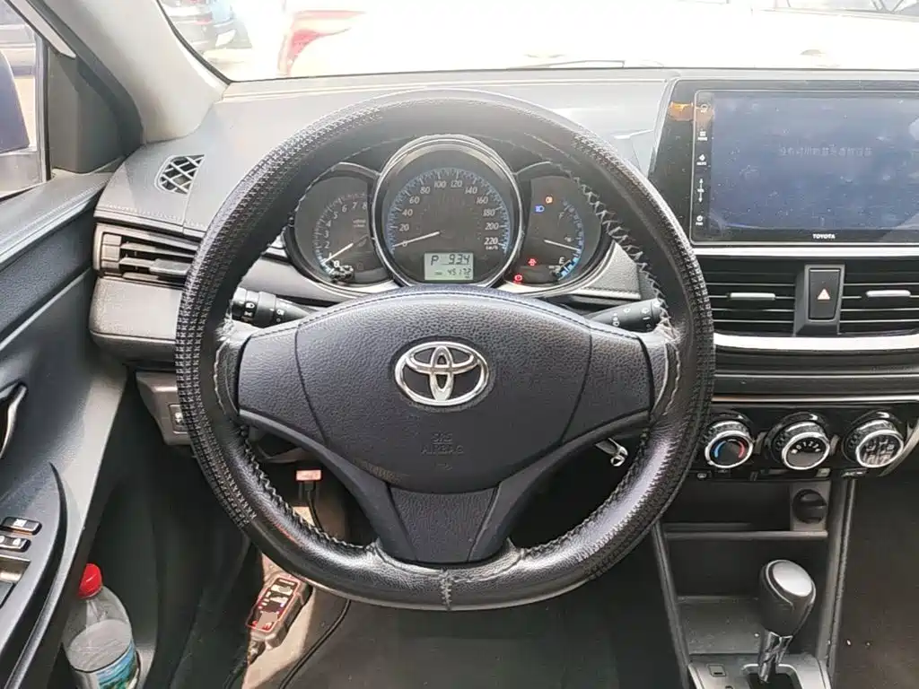 Toyota Yaris L — фото 11