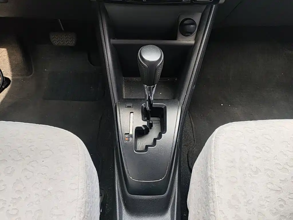 Toyota Yaris L — фото 14