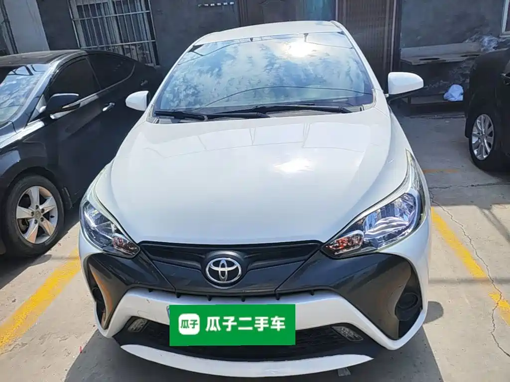 Toyota Yaris L — фото 3