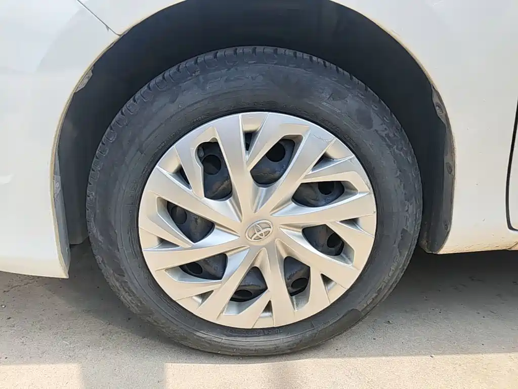 Toyota Yaris L — фото 23