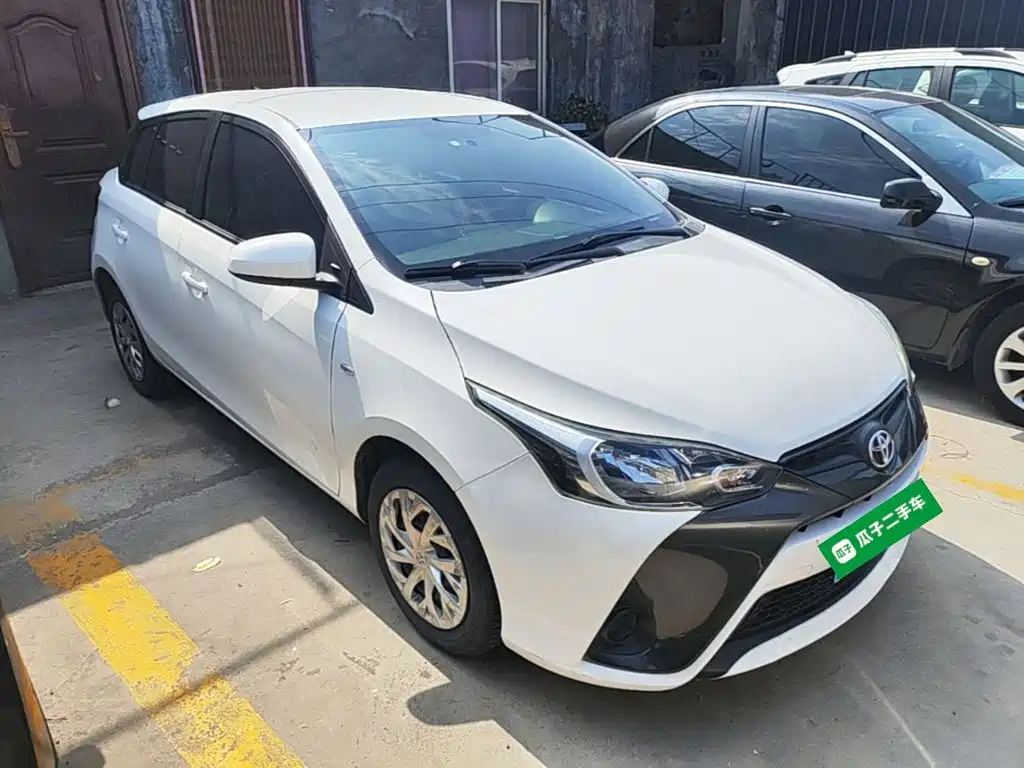 Toyota Yaris L — фото 4