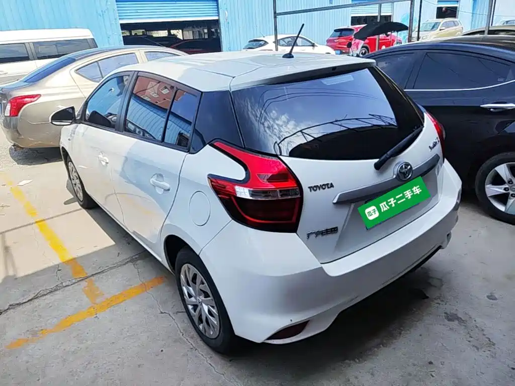 Toyota Yaris L — фото 5
