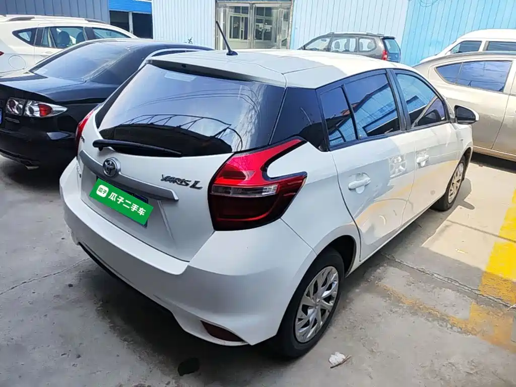 Toyota Yaris L — фото 7