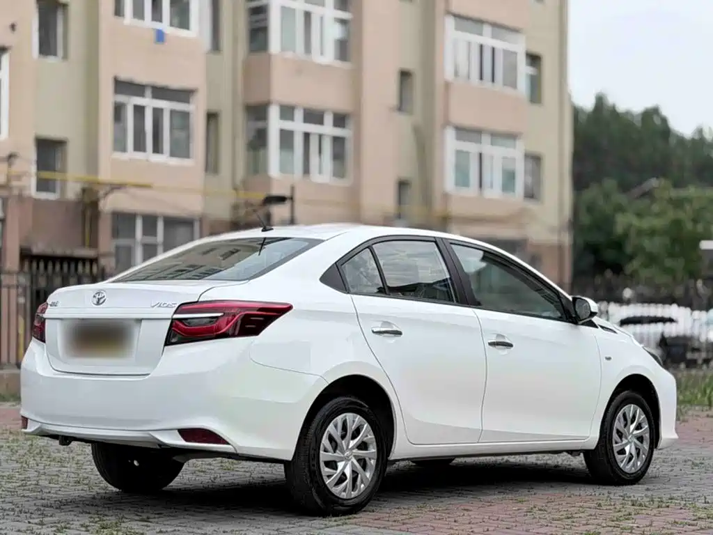 Toyota Vios — фото 11