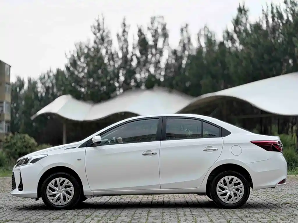 Toyota Vios — фото 5
