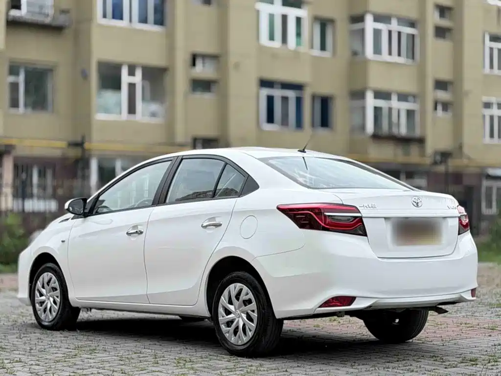 Toyota Vios — фото 7